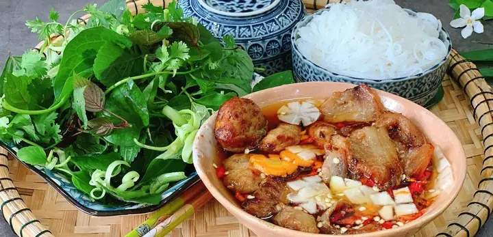 Bún Chả Hà Nội Tại Quy Nhơn – Địa Chỉ, Thực Đơn Và Trải Nghiệm 2026