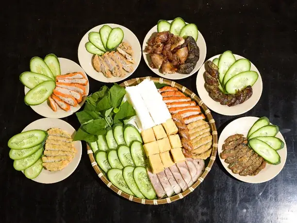 Đánh Giá Chi Tiết Bún Đậu Mắm Tôm Tân Phú: Trải Nghiệm Ẩm Thực Đáng Nhớ