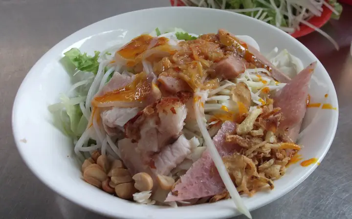 Bún Mắm Bà Ngọc Đà Nẵng: Đánh Giá Chi Tiết Về Món Ăn Đặc Trưng Miền Trung