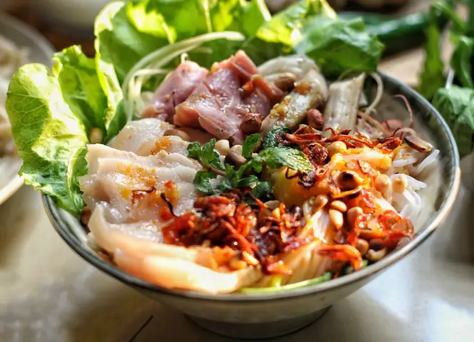 Bún Mắm Bà Ngọc Đà Nẵng: Đánh Giá Chi Tiết Về Món Ăn Đặc Trưng Miền Trung