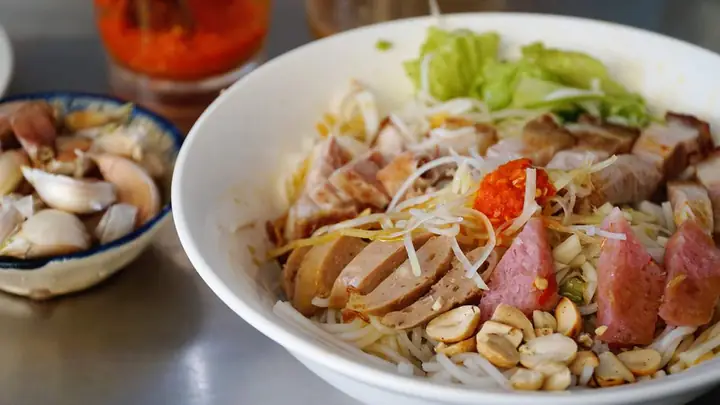 Bún Mắm Bà Ngọc Đà Nẵng: Đánh Giá Chi Tiết Về Món Ăn Đặc Trưng Miền Trung