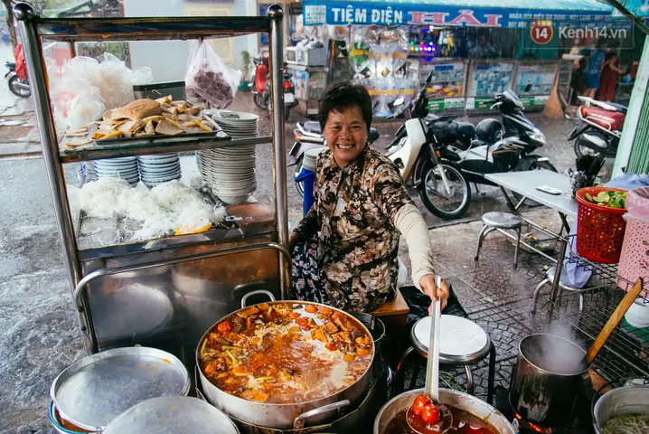 Bún Riêu Cô Nga Quận 4: Đánh Giá Chi Tiết Về Quán Ăn Nổi Tiếng Bún Riêu Cô Nga Quận 4: Đánh Giá Chi Tiết Về Quán Ăn Nổi Tiếng