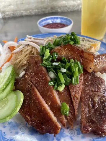 Khám Phá Bún Thịt Nướng Cô Huệ – Top 5 Lý Do Nên Ăn Ngay Tại Chợ Thái Bình