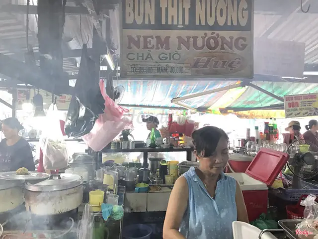 Khám Phá Bún Thịt Nướng Cô Huệ – Top 5 Lý Do Nên Ăn Ngay Tại Chợ Thái Bình