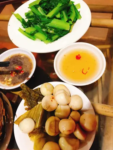 Buổi Trưa Ăn Gì Ở Vũng Tàu? Gợi Ý Từ Dân Ghiền Đến Quán Ngon Buổi Trưa Ăn Gì Ở Vũng Tàu? Gợi Ý Từ Dân Ghiền Đến Quán Ngon