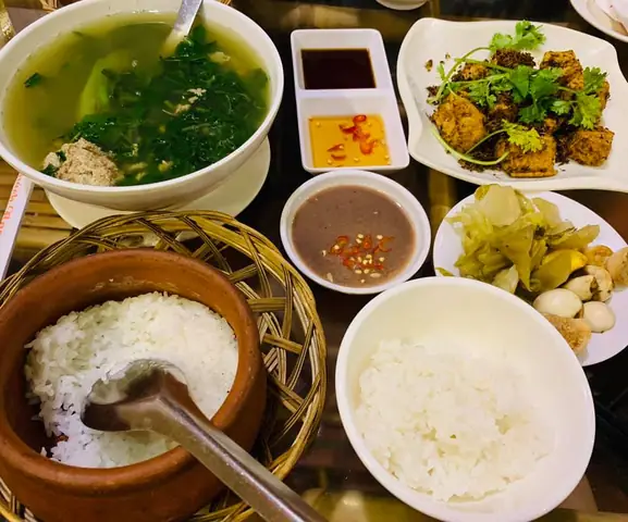 Buổi Trưa Ăn Gì Ở Vũng Tàu? Gợi Ý Từ Dân Ghiền Đến Quán Ngon Buổi Trưa Ăn Gì Ở Vũng Tàu? Gợi Ý Từ Dân Ghiền Đến Quán Ngon