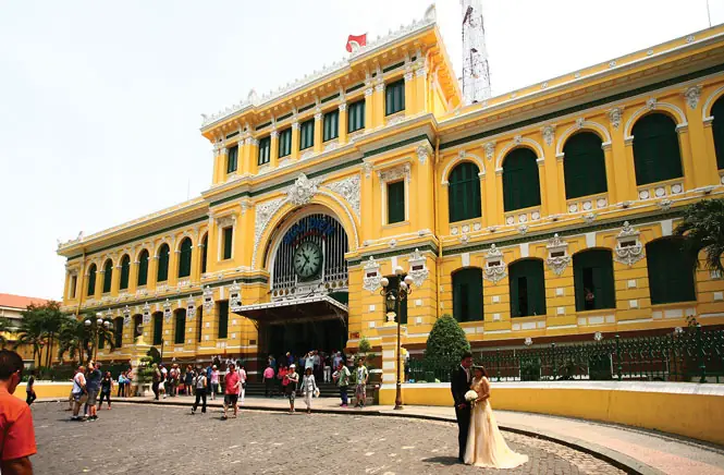 Bưu Điện Sài Gòn: Kiến Trúc & Lịch Sử Biểu Tượng