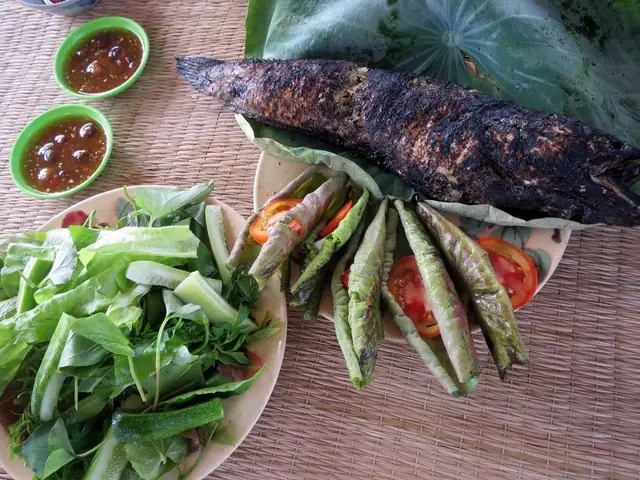 Cá Lóc Nướng Trui: Hương Vị Đậm Chất Miền Tây Sông Nước Cá Lóc Nướng Trui: Hương Vị Đậm Chất Miền Tây Sông Nước