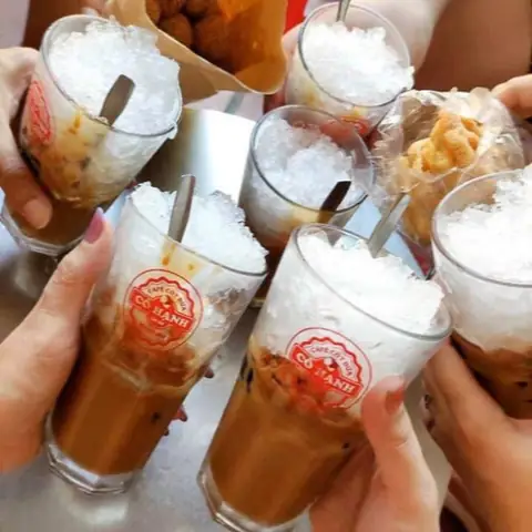 Cà Phê Cốt Dừa Cô Hạnh: Đánh Giá Chi Tiết Quán Cà Phê Nổi Tiếng Nha Trang