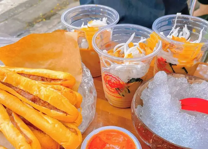Cà Phê Cốt Dừa Cô Hạnh: Đánh Giá Chi Tiết Quán Cà Phê Nổi Tiếng Nha Trang