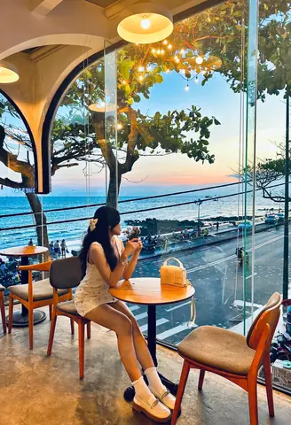 Khám Phá 12 Quán Cà Phê Máy Lạnh Lý Tưởng Cho Mùa Hè