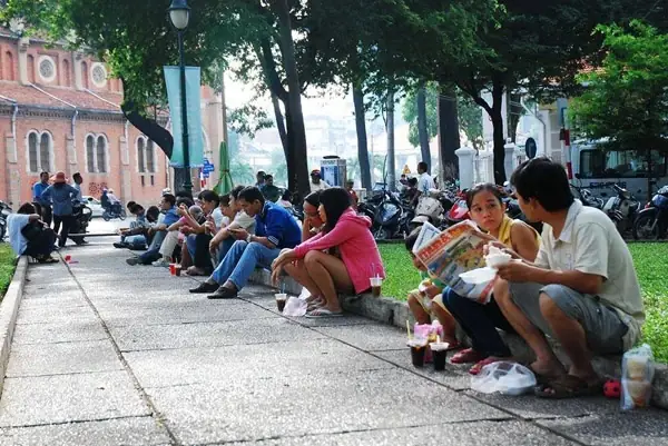 Khám Phá 12 Quán Cà Phê Vỉa Hè Sài Gòn Chuẩn Gu Cho Giới Trẻ