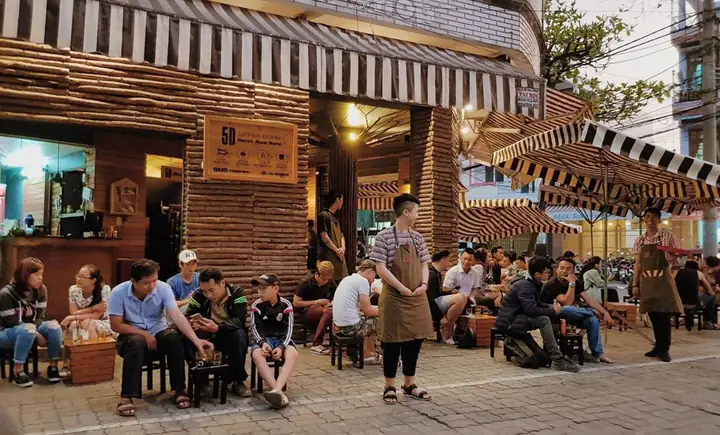 Khám Phá 12 Quán Cà Phê Vỉa Hè Sài Gòn Chuẩn Gu Cho Giới Trẻ