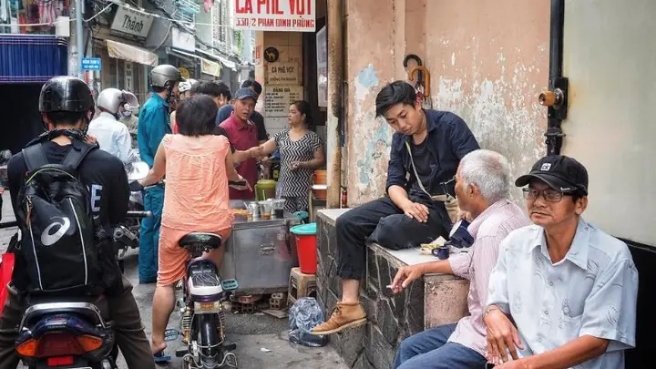 Review Cà Phê Vót Phan Đình Phùng: Trải Nghiệm Cà Phê Truyền Thống