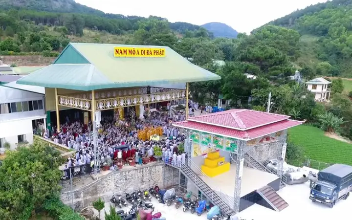 Khám Phá Các Chùa Ở Đức Trọng Lâm Đồng: Di Sản Tâm Linh Và Văn Hóa Tây Nguyên Khám Phá Các Chùa Ở Đức Trọng Lâm Đồng: Di Sản Tâm Linh Và Văn Hóa Tây Nguyên