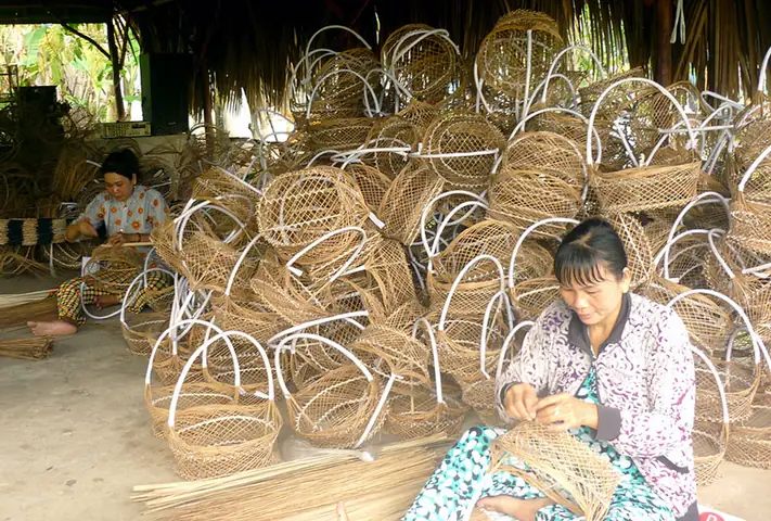 Khám Phá Các Làng Nghề Truyền Thống Ở Bến Tre: Hành Trình Tìm Về Bản Sắc Miền Tây Khám Phá Các Làng Nghề Truyền Thống Ở Bến Tre: Hành Trình Tìm Về Bản Sắc Miền Tây