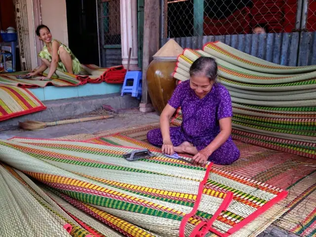 Khám Phá Các Làng Nghề Truyền Thống Ở Bến Tre: Hành Trình Tìm Về Bản Sắc Miền Tây Khám Phá Các Làng Nghề Truyền Thống Ở Bến Tre: Hành Trình Tìm Về Bản Sắc Miền Tây