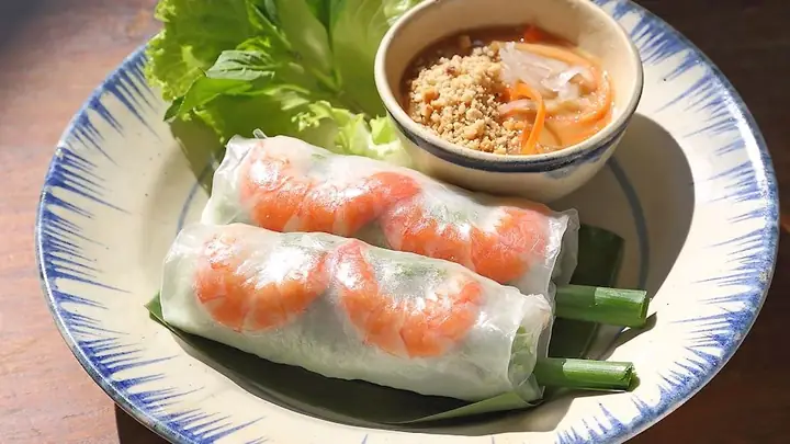 Ẩm Thực Đường Phố Việt Nam: Cẩm Nang Khám Phá 5 Món Ăn Biểu Tượng