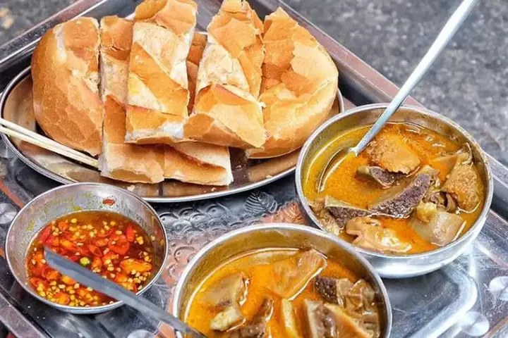 Món Ăn Vặt Độc Lạ Sài Gòn Khiến Du Khách Ghiền Ngay Lần Đầu