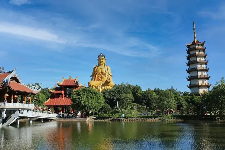 Cẩm Nang Khám Phá Các Ngôi Đền Cổ Kính Ở Hà Nội: Từ Thăng Long Tứ Trấn Đến Di Sản Văn Hóa