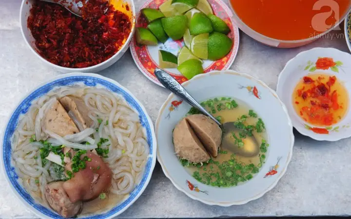 Cẩm Nang 12 Quán Ăn Ngon Rẻ Ở Quận 1: Trải Nghiệm Ẩm Thực Sài Gòn Đúng Điệu Cẩm Nang 12 Quán Ăn Ngon Rẻ Ở Quận 1: Trải Nghiệm Ẩm Thực Sài Gòn Đúng Điệu