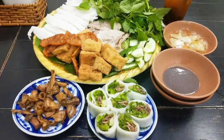Cẩm Nang 12 Quán Ăn Ngon Rẻ Ở Quận 1: Trải Nghiệm Ẩm Thực Sài Gòn Đúng Điệu