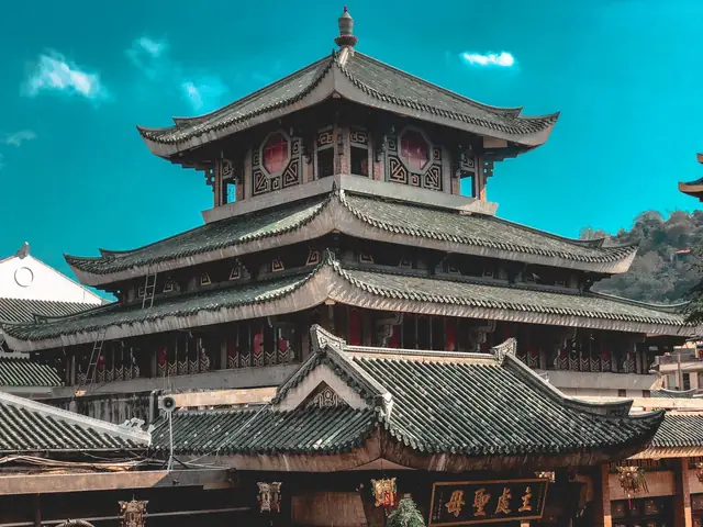 Cẩm Nang Chùa Bà Châu Đốc An Giang: Từ Lịch Sử, Kiến Trúc Đến Lễ Cúng, Kinh Nghiệm Hành Hương