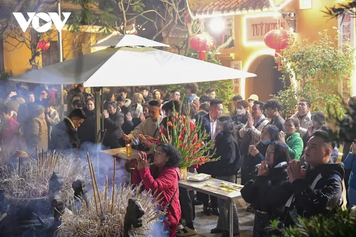 Hướng Dẫn Chi Tiết Cách Đi Lễ Chùa Quán Sứ Cho Người Mới Hướng Dẫn Chi Tiết Cách Đi Lễ Chùa Quán Sứ Cho Người Mới