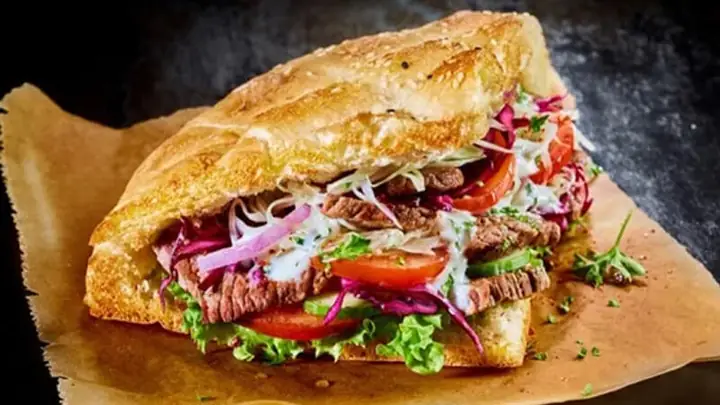 Cách Làm Bánh Mì Doner Kebab Tại Nhà: Hướng Dẫn Chi Tiết Từ Nguyên Liệu Đến Thành Phẩm