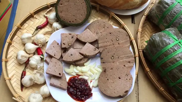 Cẩm Nang Trải Nghiệm Ẩm Thực Miền Trung: Hành Trình Tìm Hiểu Về Chả Bò
