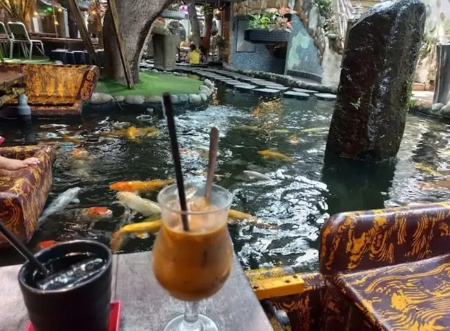 Oasis Cafe Lê Văn Sỹ: Ốc Đảo Xanh Giữa Lòng Sài Gòn