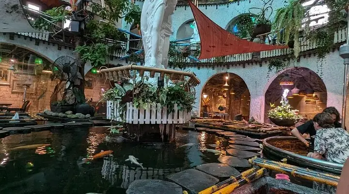 Oasis Cafe Lê Văn Sỹ: Ốc Đảo Xanh Giữa Lòng Sài Gòn