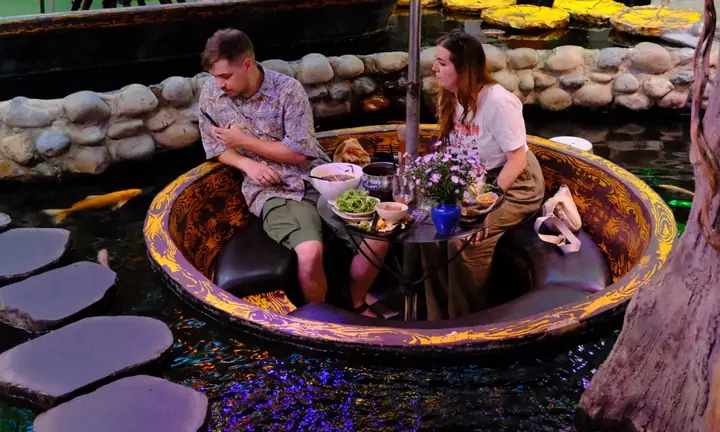 Oasis Cafe Lê Văn Sỹ: Ốc Đảo Xanh Giữa Lòng Sài Gòn