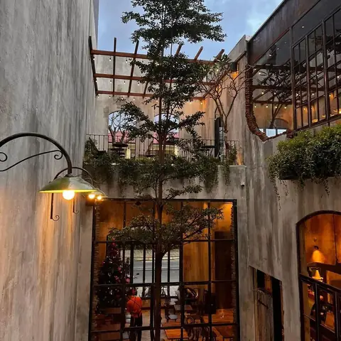 Đánh Giá Chi Tiết Cafe Lê Hồng Phong Đà Nẵng: Trải Nghiệm Thư Giãn Giữa Lòng Thành Phố Biển