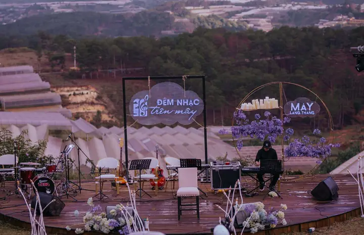 Mây Lang Thang: Cafe, Âm Nhạc & Trải Nghiệm Mây Lang Thang: Cafe, Âm Nhạc & Trải Nghiệm