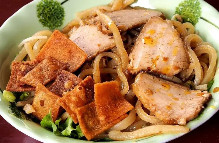 Cao Lầu Hội An Là Gì? Cẩm Nang Thưởng Thức Món Ăn Đặc Sản Này