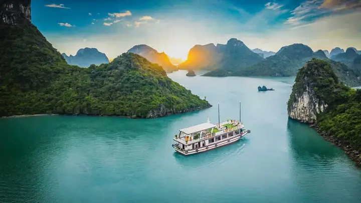 Hướng Dẫn Du Lịch Cát Bà Tự Túc: Lịch Trình, Di Chuyển, Ăn Ở