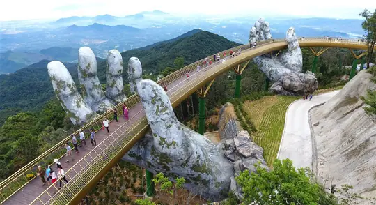 Cầu Vàng Đà Nẵng: Kiến Trúc Độc Đáo Giữa Mây Trời
