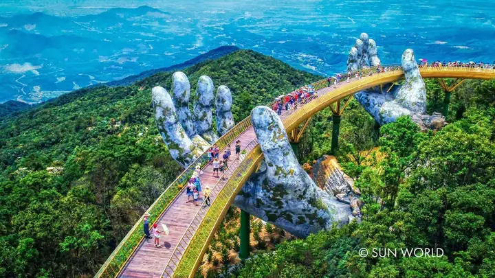 Cầu Vàng Đà Nẵng: Kiến Trúc Độc Đáo Giữa Mây Trời