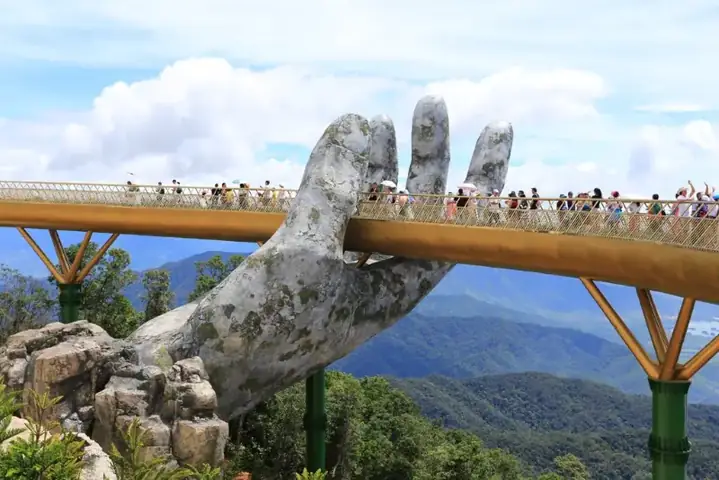 Cầu Bàn Tay Đà Nẵng Tên Gì? Khám Phá Cầu Vàng Bà Nà Hills