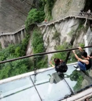 Cầu Kính Trương Gia Giới: Review Chi Tiết Sạn Đạo Kính Skywalk Cầu Kính Trương Gia Giới: Review Chi Tiết Sạn Đạo Kính Skywalk