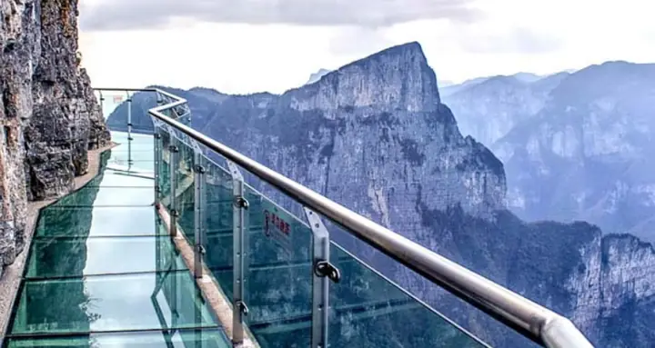 Cầu Kính Trương Gia Giới: Review Chi Tiết Sạn Đạo Kính Skywalk Cầu Kính Trương Gia Giới: Review Chi Tiết Sạn Đạo Kính Skywalk