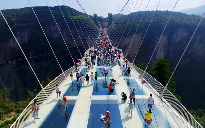 Cầu Kính Trương Gia Giới: Review Chi Tiết Sạn Đạo Kính Skywalk Cầu Kính Trương Gia Giới: Review Chi Tiết Sạn Đạo Kính Skywalk