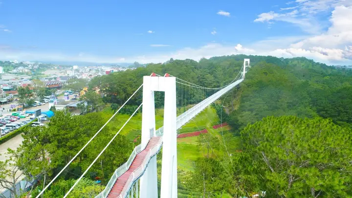 Khám Phá Cầu Kính Thung Lũng Tình Yêu – Giá Vé, Vị Trí Và Trải Nghiệm 7d