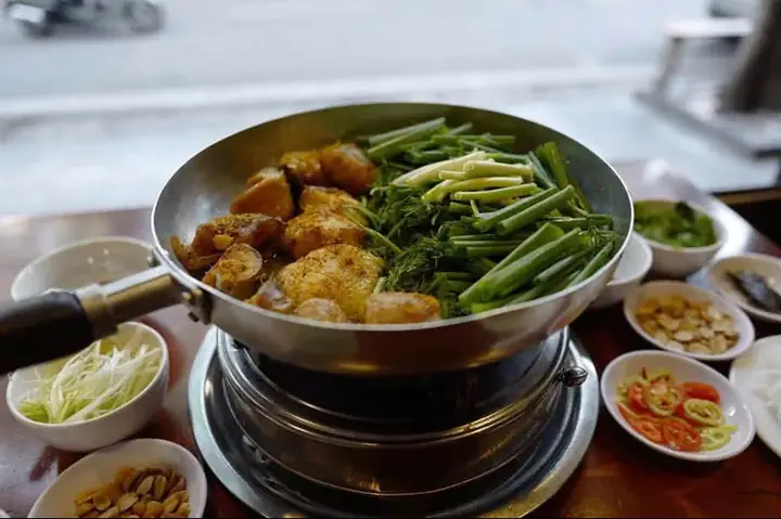 Chả Cá Lã Vọng Đường Thành: Đánh Giá Toàn Diện Về Món Ăn Đặc Sản Phố Cổ