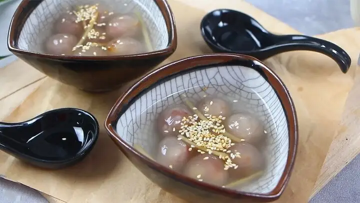 Chè Bột Lọc Heo Quay Huế: Món Ăn Đặc Sản Không Thể Bỏ Quê Chè Bột Lọc Heo Quay Huế: Món Ăn Đặc Sản Không Thể Bỏ Quê
