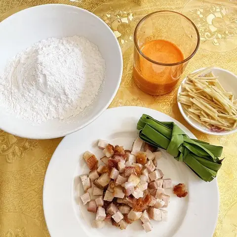 Chè Bột Lọc Heo Quay Huế: Món Ăn Đặc Sản Không Thể Bỏ Quê