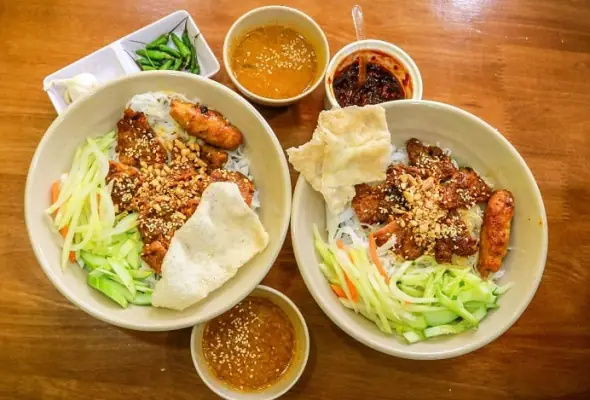 Chợ Cồn Đà Nẵng Có Gì? Cẩm Nang Ẩm Thực & Mua Sắm Toàn Diện