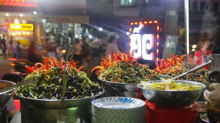 Chợ Cồn Đà Nẵng Có Gì? Cẩm Nang Ẩm Thực & Mua Sắm Toàn Diện