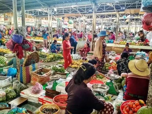 Chợ Dân Sinh Nha Trang: Khám Phá Văn Hóa & Lưu Ý An Toàn